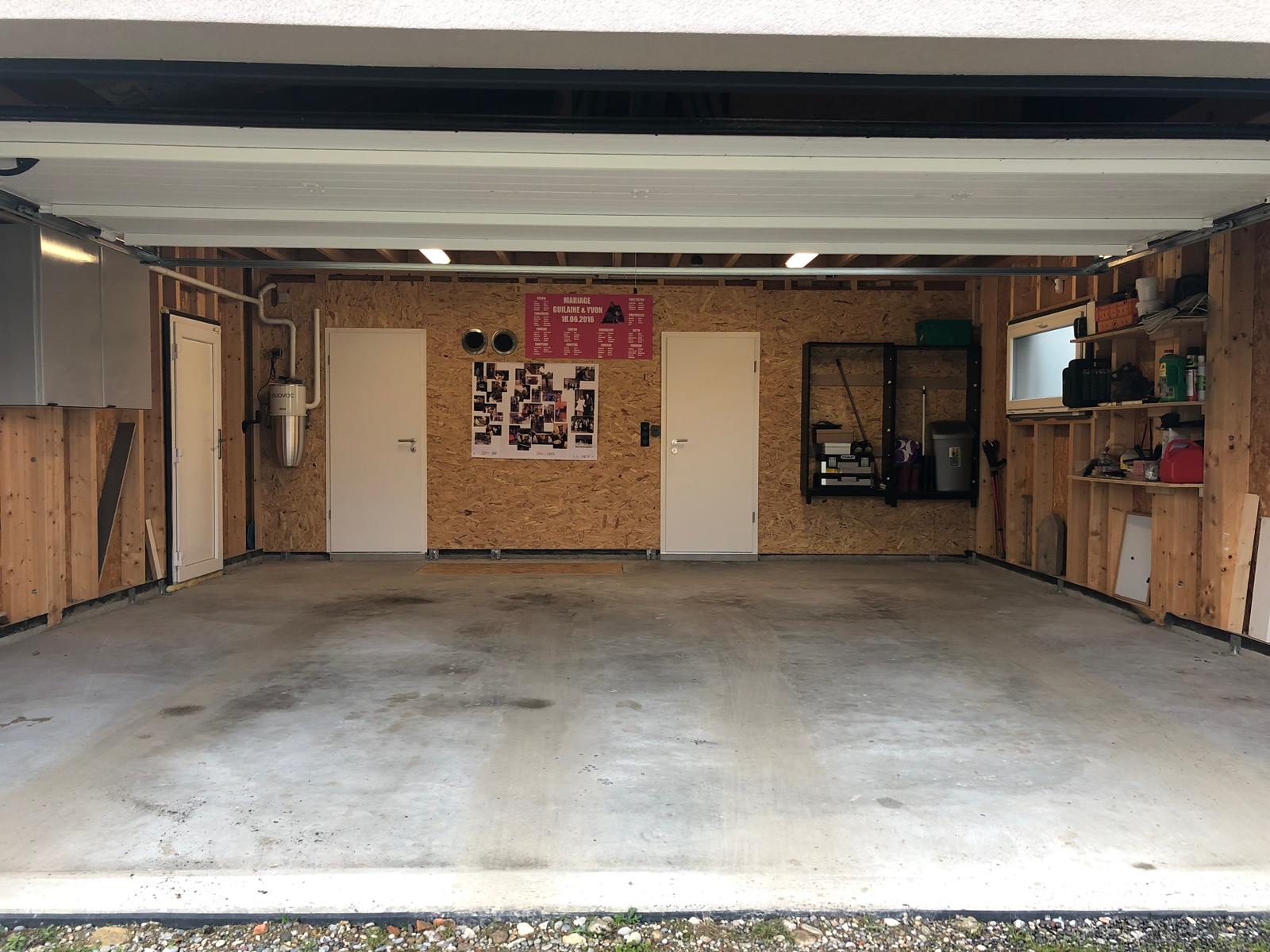 Garage particulier — résine grise — avant travaux