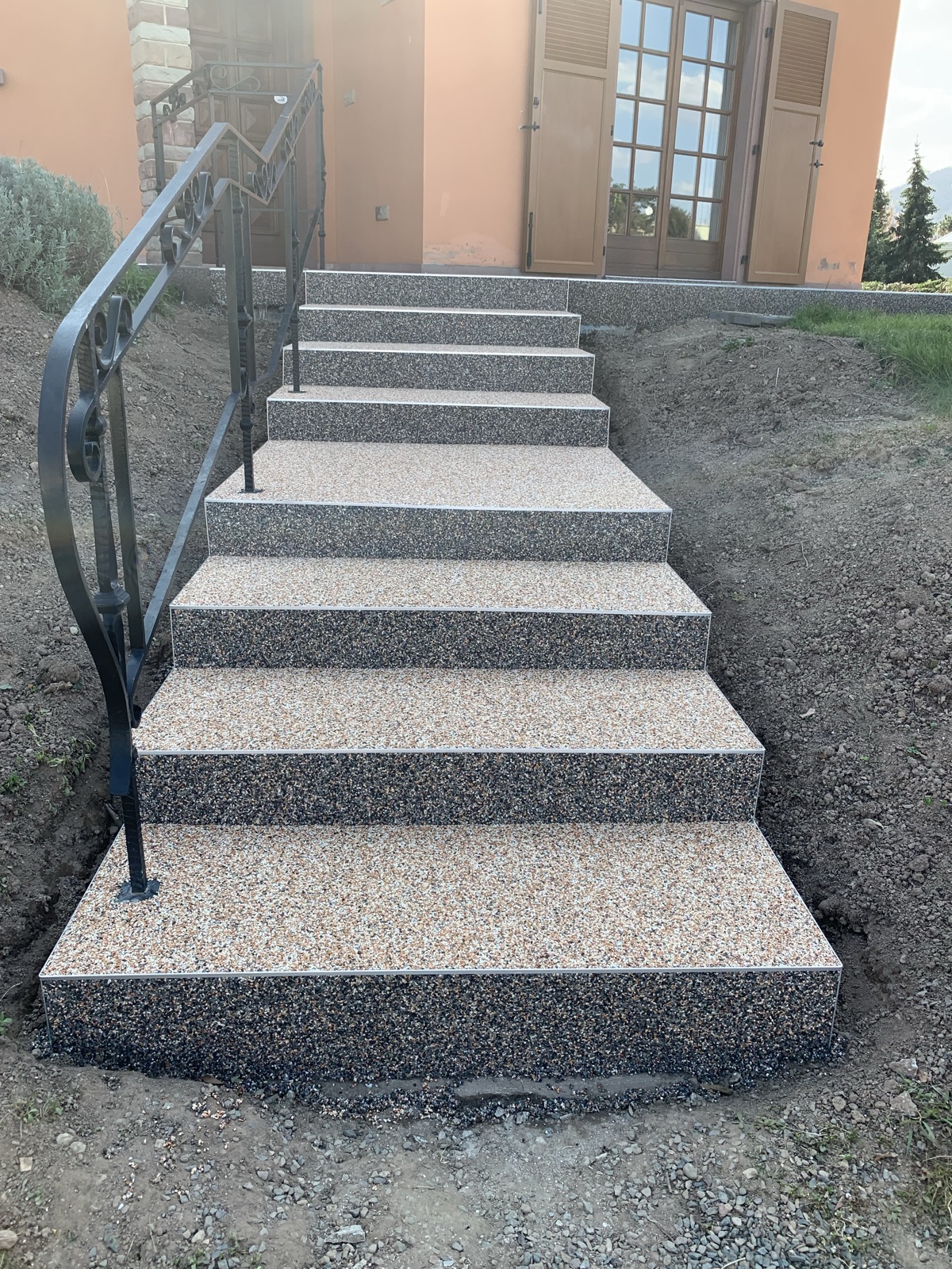 Escalier extérieur villa — après réalisation Haussmann Sols Résine