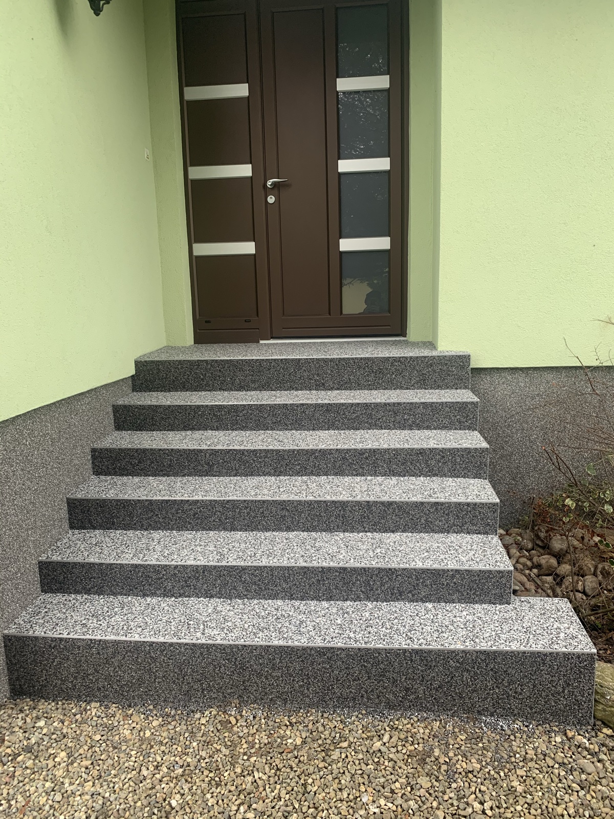Escalier extérieur garage — après réalisation Haussmann Sols Résine