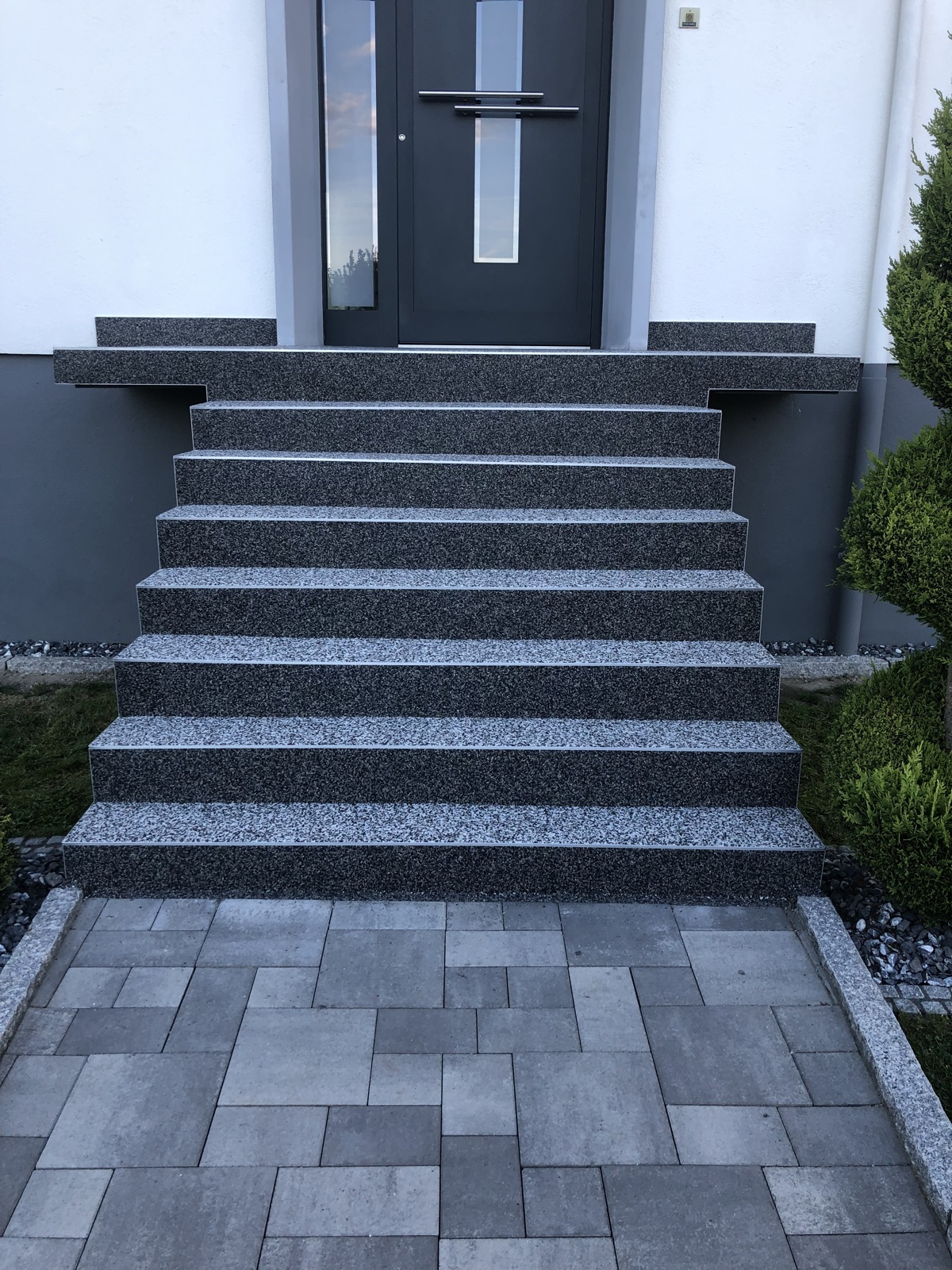 Escalier moderne villa noir — après réalisation Haussmann Sols Résine