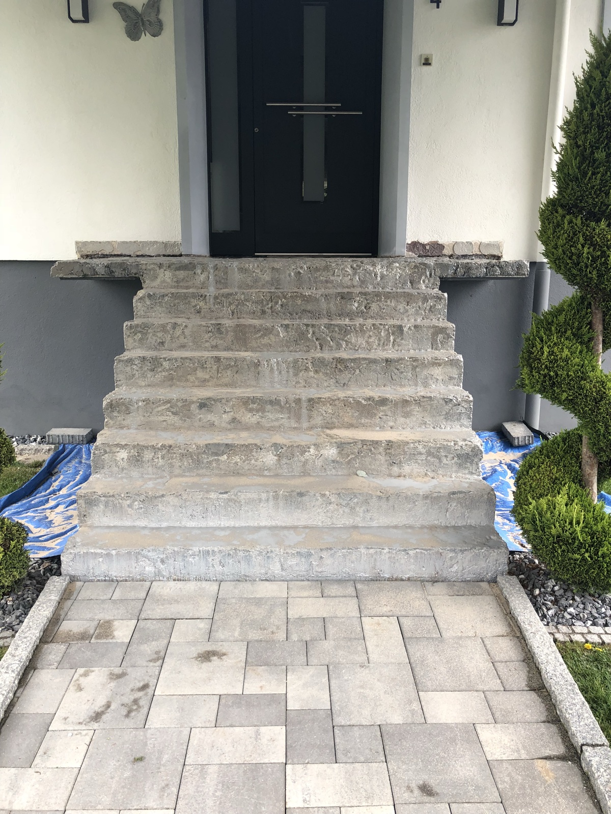 Escalier moderne villa noir — avant travaux