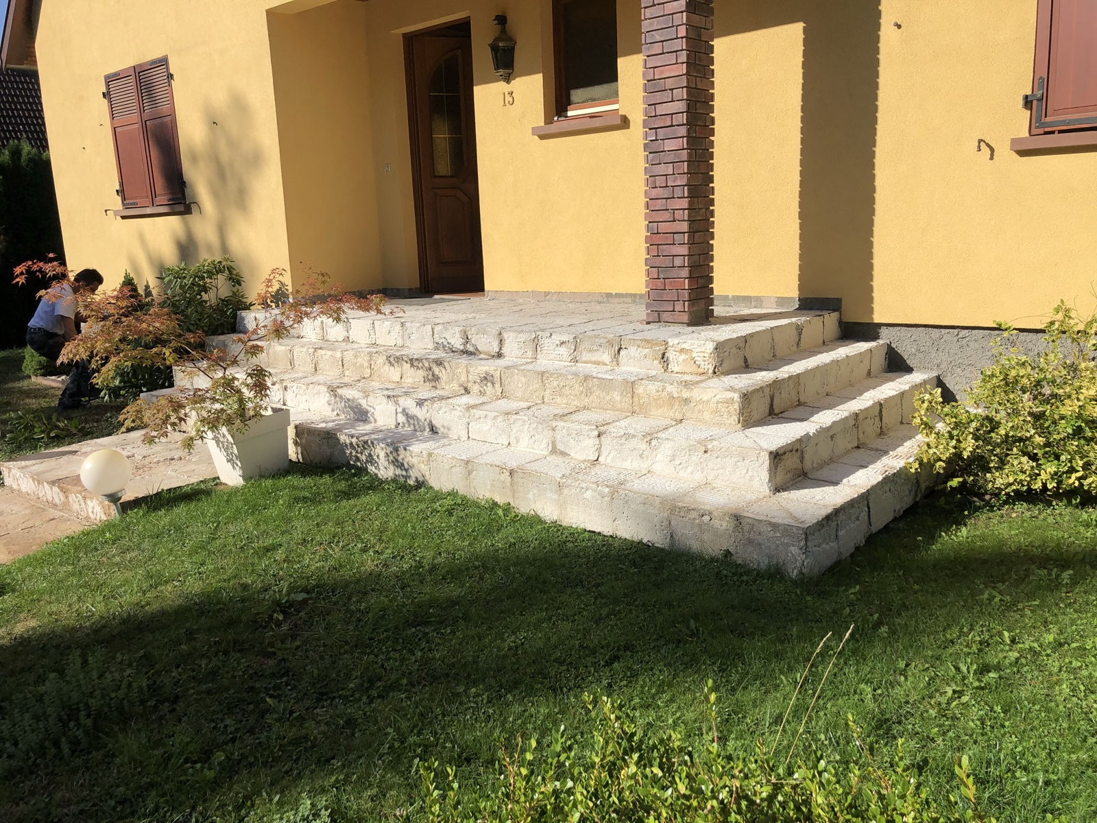Escalier classique gris uni — avant travaux