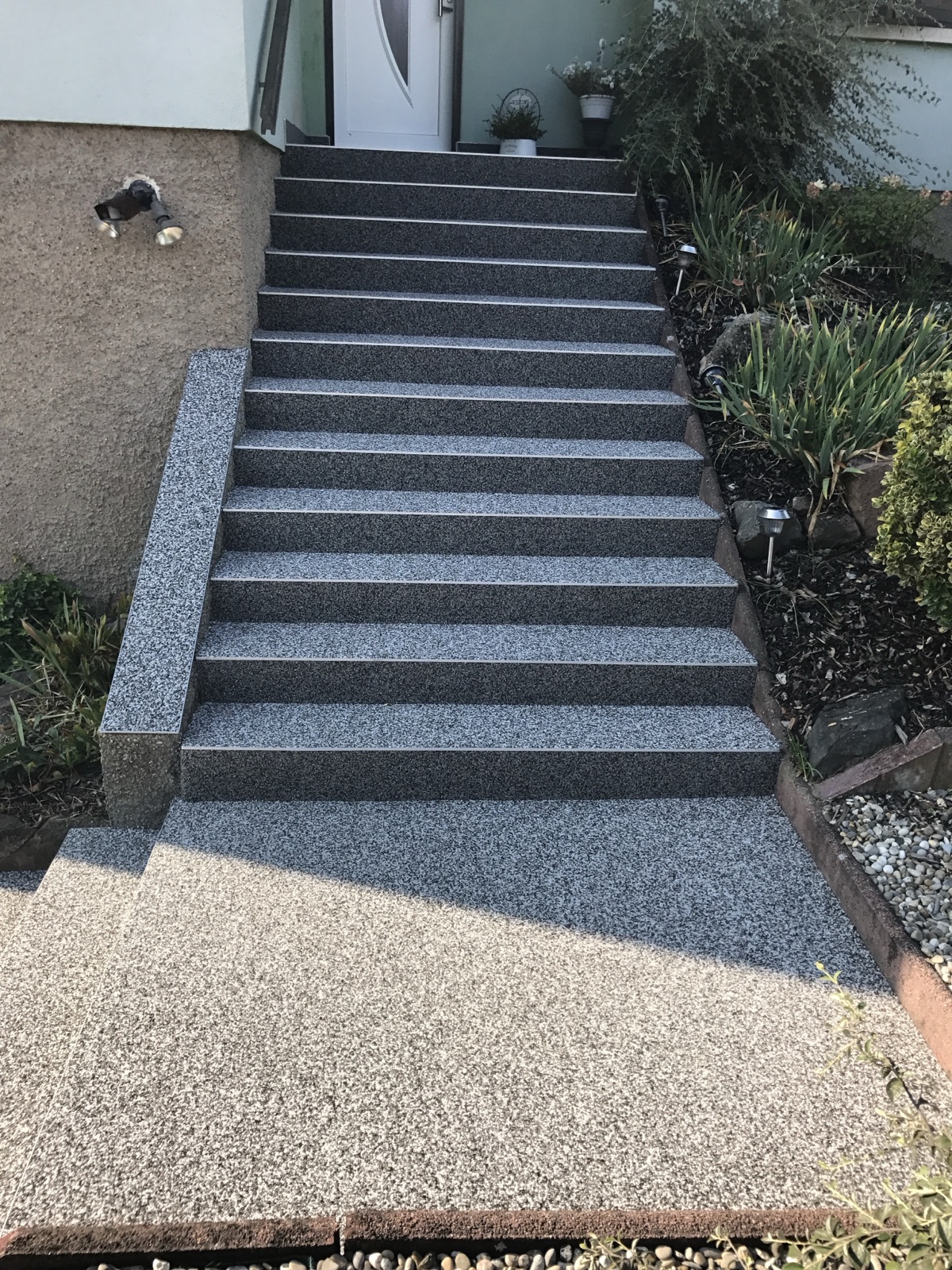 Escalier rénovation carrelage — après réalisation Haussmann Sols Résine