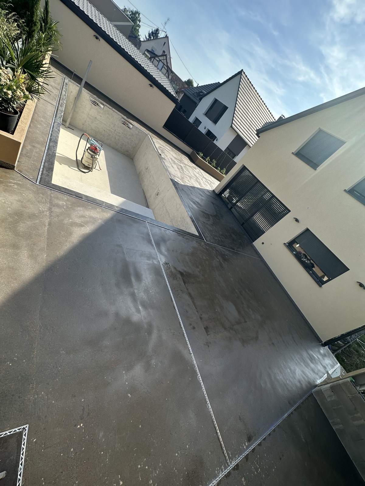 Grande terrasse moderne — avant travaux