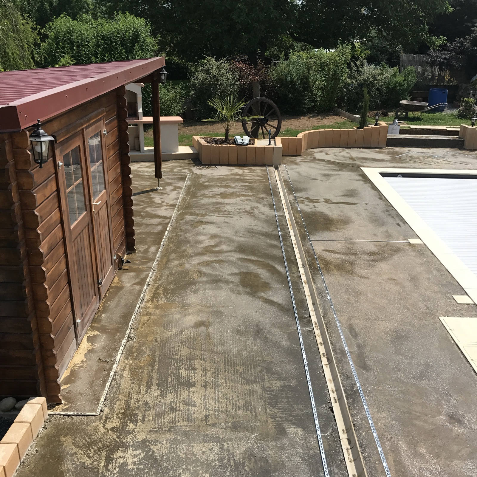 Terrasse beige bordure marron — avant travaux