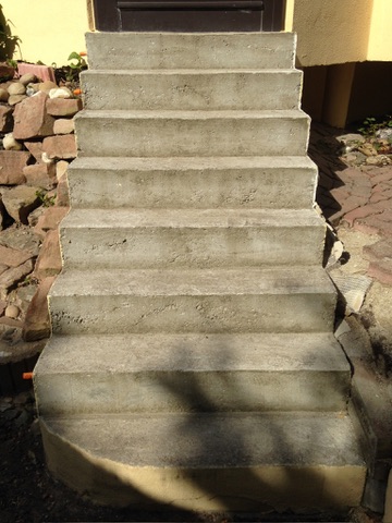Escalier d'entrée — avant travaux