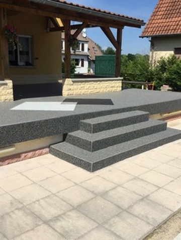 Terrasse résidentielle en tapis de pierre